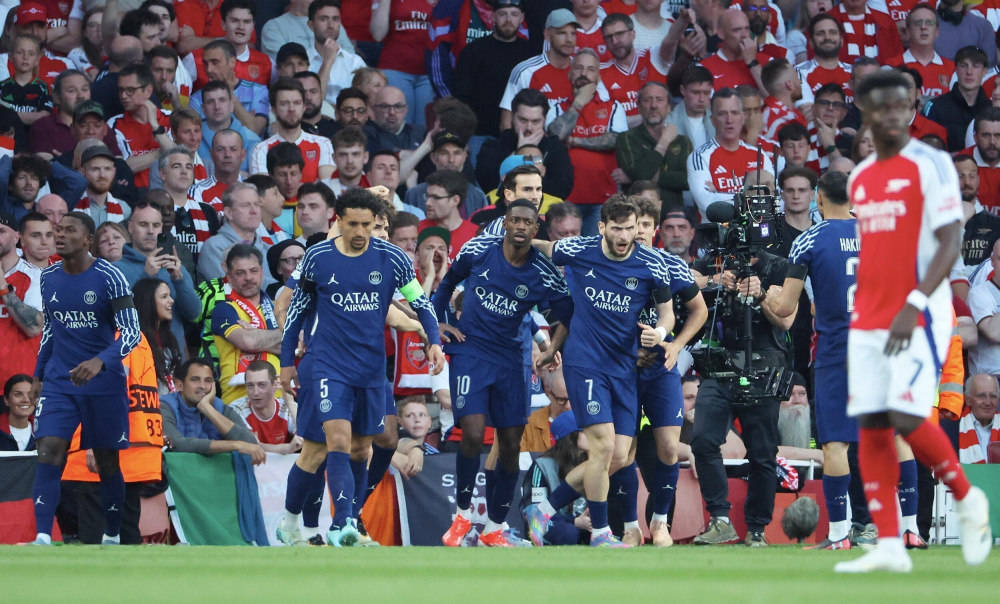 三连败！利物浦1-4埃因霍温Liverpool 1-4 PSV 🥶（利物浦惨遭三连败：1-4负于埃因霍温 🥶）