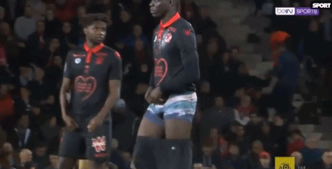 波兰足协谴责投掷烟火球迷：绝不容忍任何违反安全规定的行为