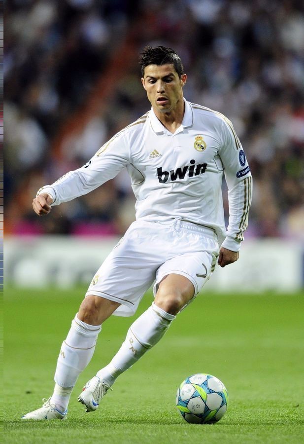 萨内蒂：批评劳塔罗？荒谬，他已经排在国米历史射手榜前五（萨内蒂回应质疑劳塔罗：荒谬！他已跻身国米历史射手前五）