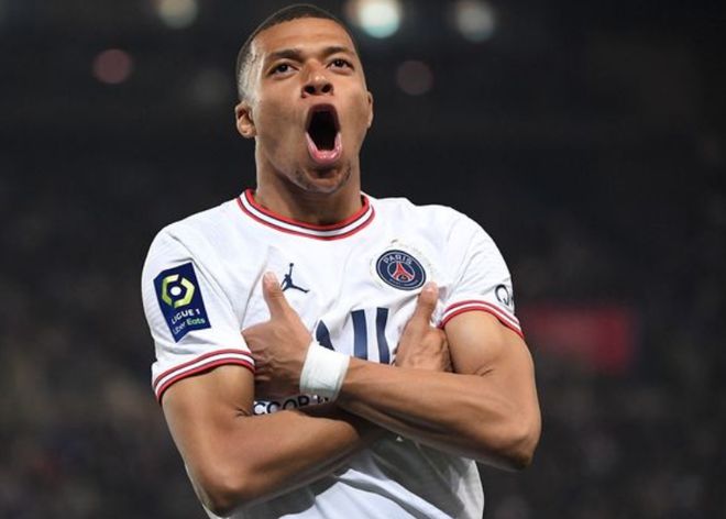 法兰克福vs沃尔夫斯堡：格策、堂安律首发，埃里克森、马耶尔出战