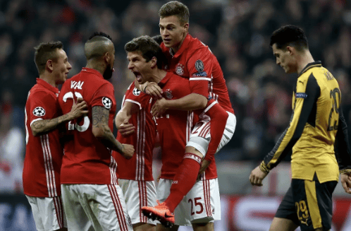 湖人进攻端配合流畅，失误率下降（湖人进攻运转顺畅，失误率下滑）