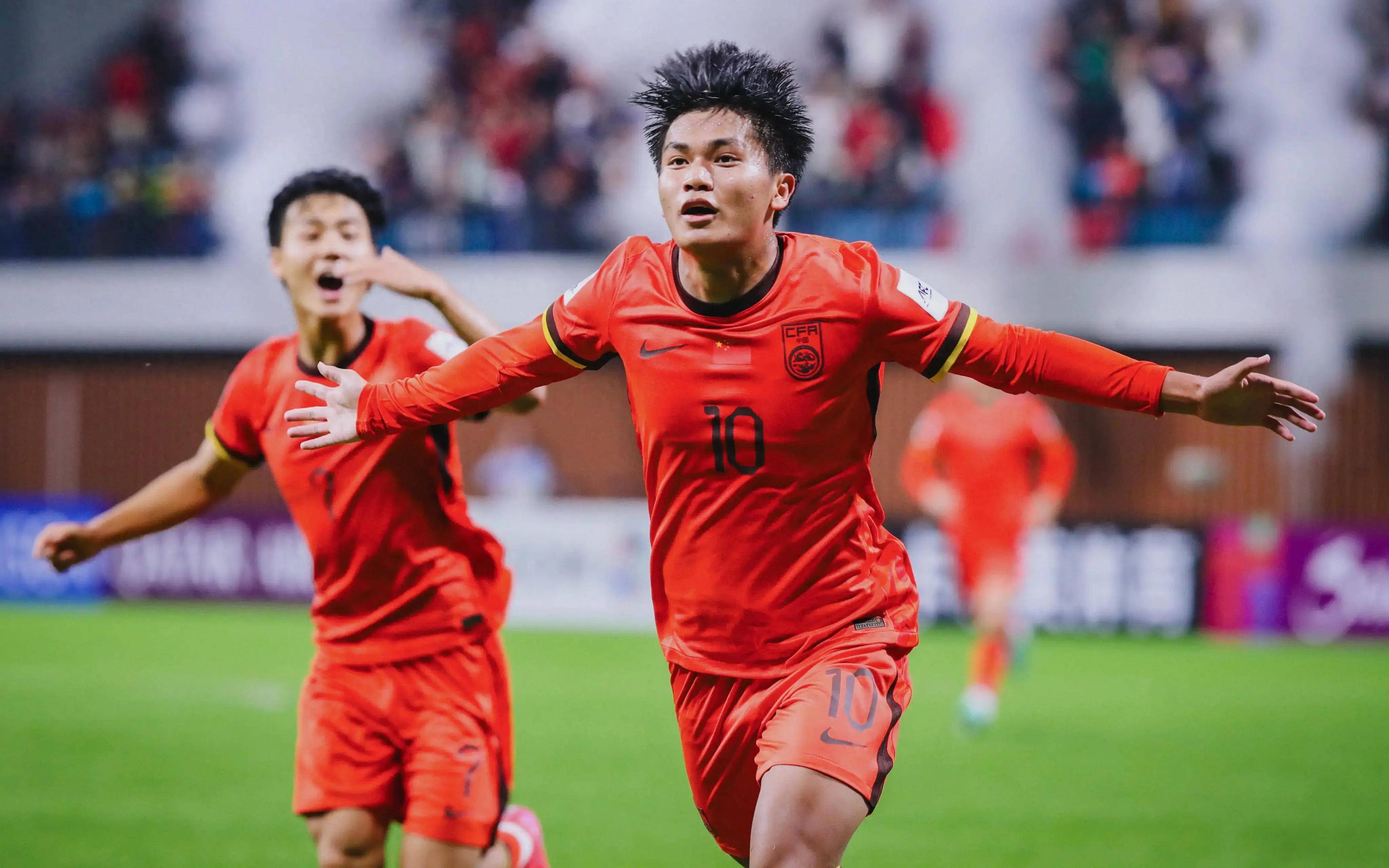 赫内斯：凯恩会在拜仁踢到2027年，在伦敦时他要靠保镖生活（赫内斯：凯恩将留在拜仁至2027年，伦敦时期需靠保镖护身）