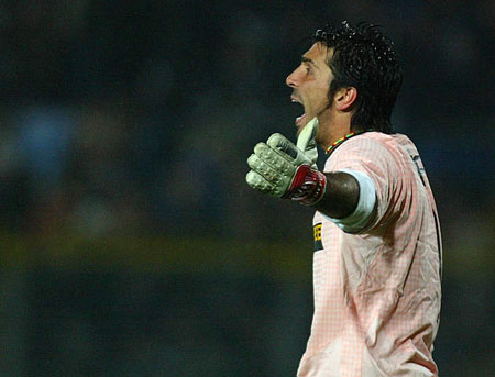 斯洛文尼亚主帅：奥布拉克感到不适，将缺席与瑞典的比赛（斯洛文尼亚主帅确认：奥布拉克身体不适，无缘对阵瑞典）