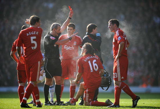 英超战报：维卡里奥送礼，库杜斯破门难救主，热刺1-2富勒姆（英超赛况：维卡里奥失误成祸端，库杜斯破门无力回天，热刺1-2不敌富勒姆）