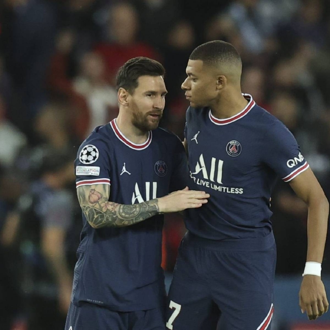 灾难级表现！科纳特面对哈兰德和多库的1v1，两次被对方进球（崩盘级发挥！科纳特在与哈兰德和多库的1v1中两度被破门）