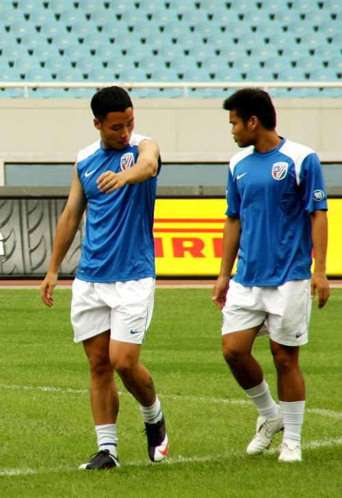 中超：武汉三镇主场1-0小胜上海申花（中超战报：武汉三镇主场1-0力克上海申花）