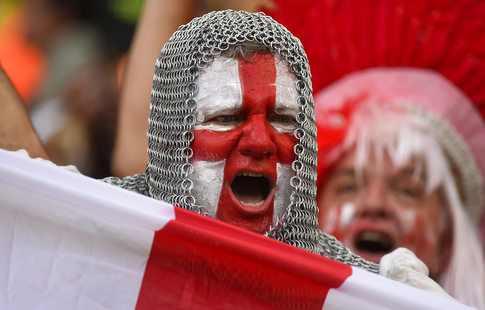 边锋赛后晒伤痕，网友称其太拼了（边锋赛后晒出伤痕，网友直呼拼劲十足）