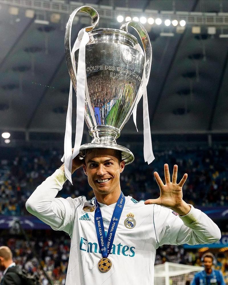 山东泰山今天下午在基地举行球迷开放日，一百多名球迷到场（山东泰山基地今日下午向球迷开放，百余名球迷到场）