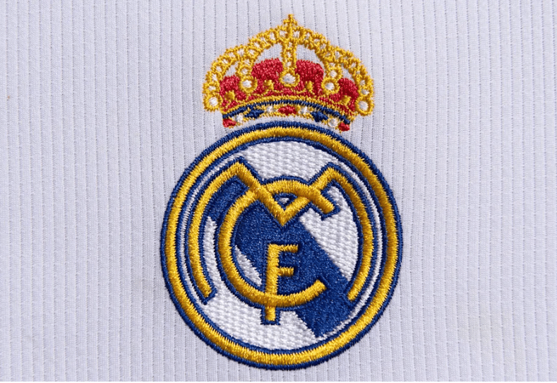 帕尔马官方：铃木彩艳成功接受手指骨折手术；据悉伤缺3个月（帕尔马通报：铃木彩艳手指骨折手术顺利，预计休战约三个月）