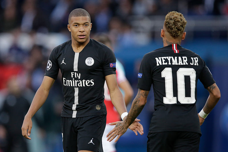 热议成都平广岛：联赛亚冠都蛮硬；租德尔加多需下载反诈app（成都战平广岛引热议：联赛与亚冠强度拉满；德尔加多租借需先安装反诈APP）