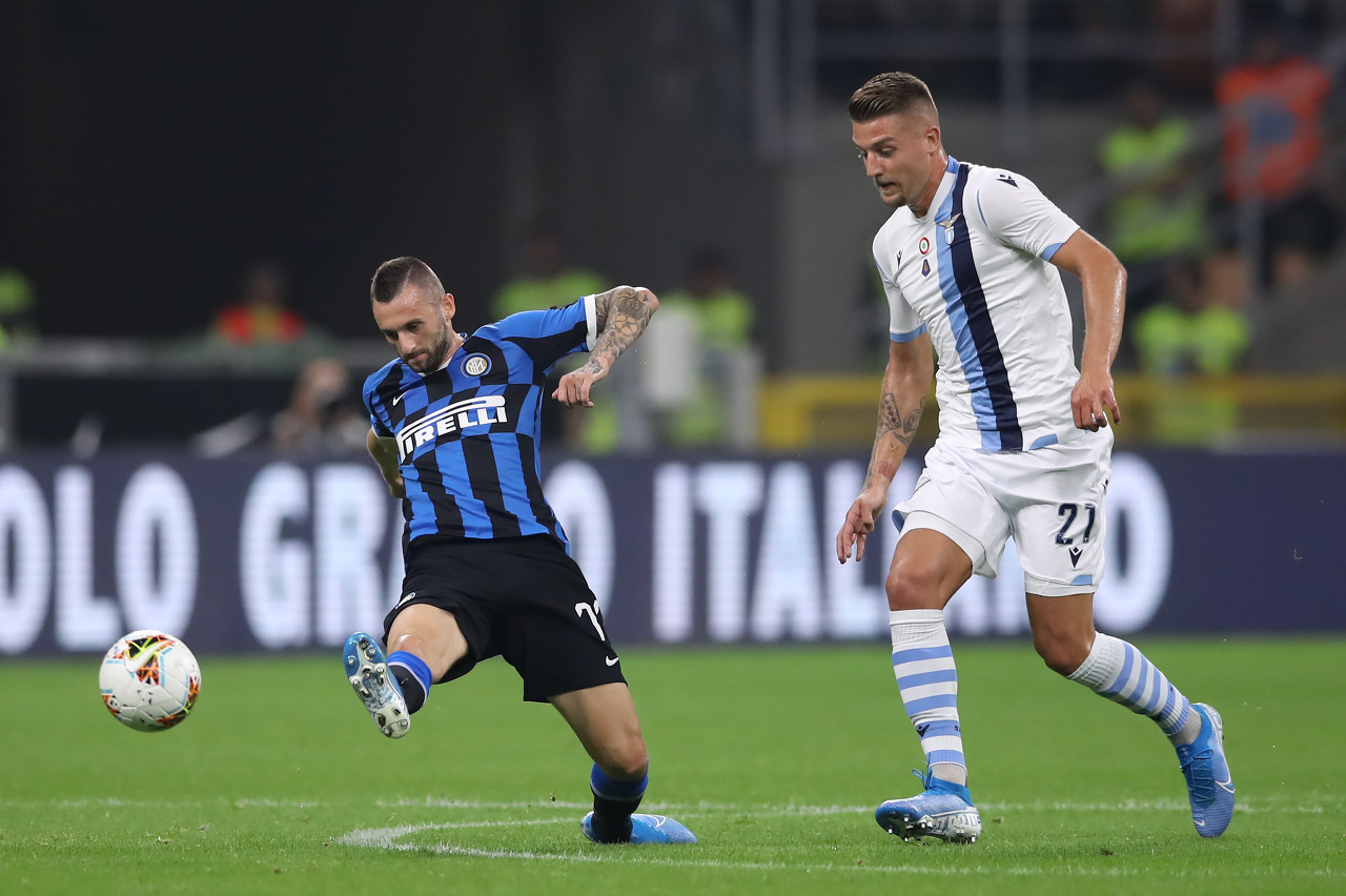 洛杉矶快船以131-116击败黄蜂，哈登55分创队史新高，成为NBA第四位得分超55分的球员，表现惊艳。（哈登55分创快船队史纪录，快船131-116擒黄蜂，成NBA55+得分第四人）