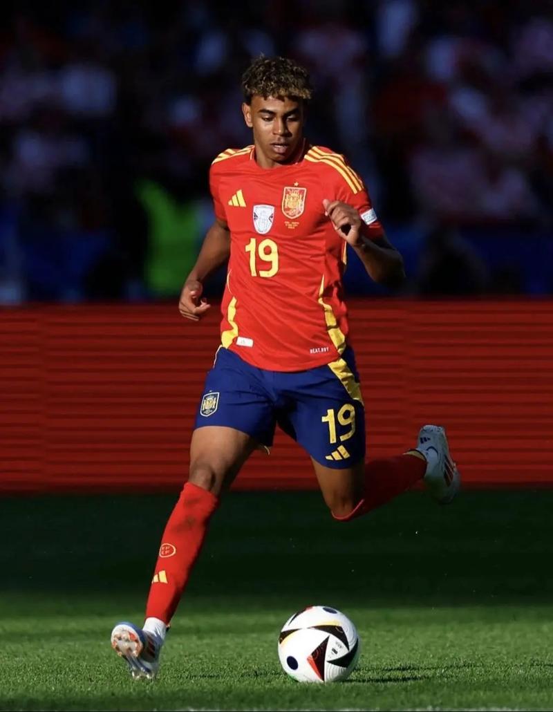 芒特复苏原因揭秘，但恐世界杯梦断！图赫尔无意重招爱将曼联受益（揭秘芒特回暖之因：世界杯前景堪忧，图赫尔无意召回爱徒，曼联成最大受益者）