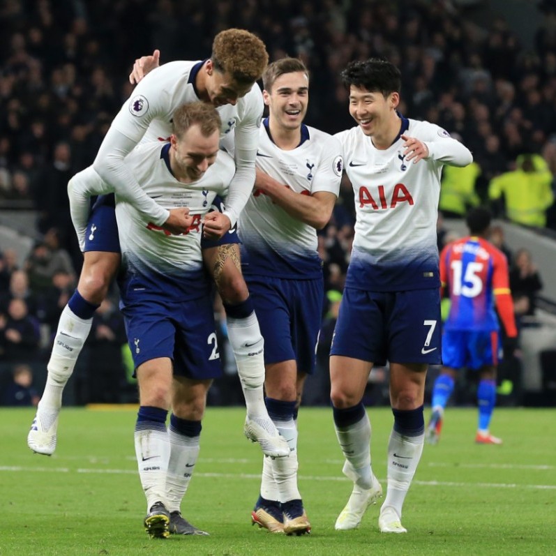 活动组织者：梅西本想走向看台与球迷互动，但被政客拉去拍照（主办方称梅西原本要到看台与球迷互动，却被政客拉去合影）