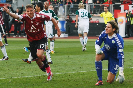 带队6战4胜重回积分榜榜首，穆斯卡特当选中超9／10月最佳教练（穆斯卡特率队6战4胜再登榜首，荣膺中超9／10月最佳教练）