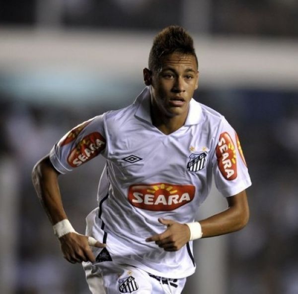 官方：穆尔豪斯与曼联续约3年，并租借加盟莱顿东方（官宣：曼联与穆尔豪斯续约三年，外租莱顿东方）