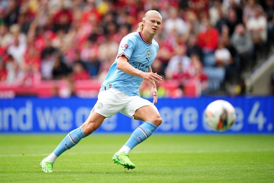 鸣枪深马，与城同行！深圳花游姐妹花与体操“五冠王”的奔跑感悟（深马枪响，与城共奔：深圳花游姐妹与体操“五冠王”谈奔跑感悟）